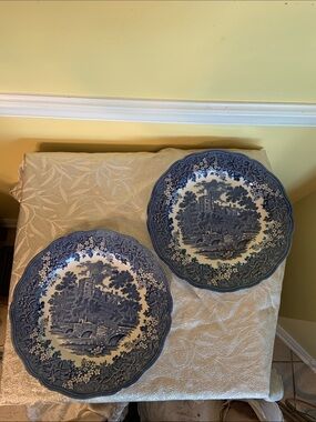 Merrie England Haddon Hall J&G Meskin Dinner Plates Set of 2